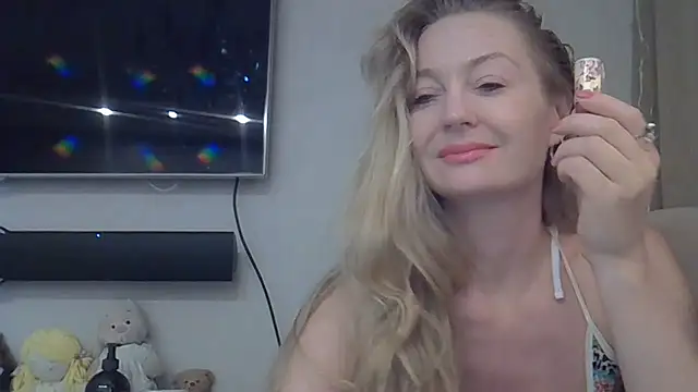Snapshot of ZarinaSwift chatting on 06.27.26 ZarinaSwift online show from 06.27.26
