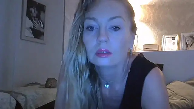 Snapshot of ZarinaSwift chatting on 06.28.26 ZarinaSwift online show from 06.28.26