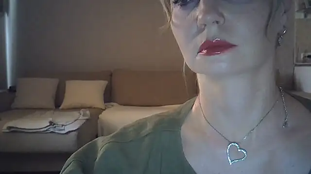 Snapshot of ZarinaSwift chatting on 07.31.26 ZarinaSwift online show from 07.31.26