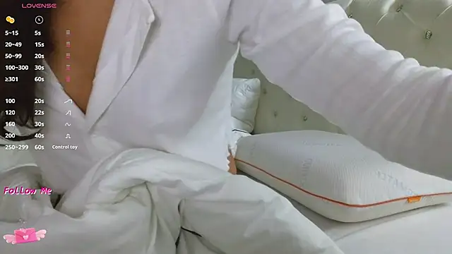 LaraSkinny online show from 11.12.25