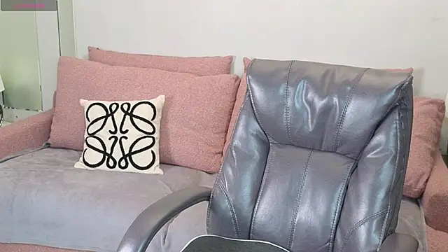 Snapshot of _MIURA_ chatting on 09.09.25 MIURA online show from 09.09.25