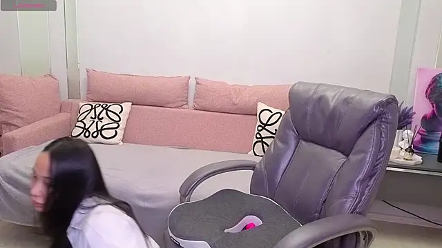 Snapshot of _MIURA_ chatting on 10.08.25 MIURA online show from 10.08.25