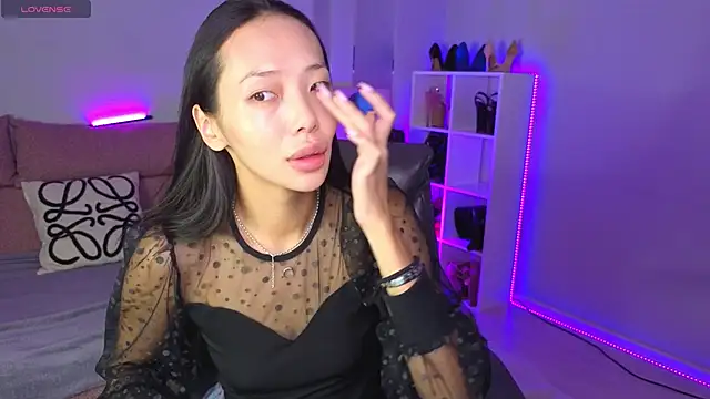 Snapshot of _MIURA_ chatting on 10.20.25 MIURA online show from 10.20.25