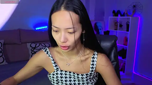 Snapshot of _MIURA_ chatting on 10.24.25 MIURA online show from 10.24.25