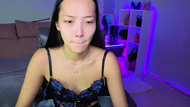 Snapshot of _MIURA_ chatting on 11.18.25 MIURA online show from 11.18.25