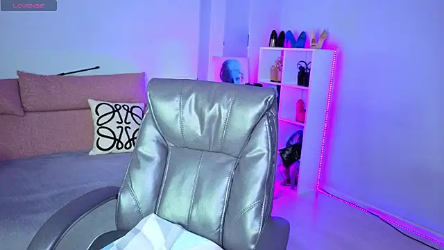 Snapshot of _MIURA_ chatting on 11.21.25 MIURA online show from 11.21.25