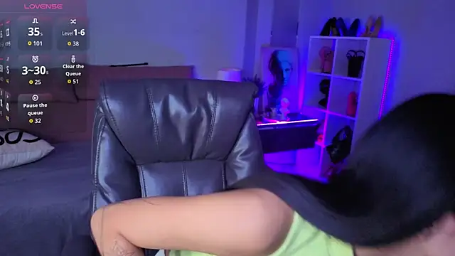 Snapshot of _MIURA_ chatting on 11.28.25 MIURA online show from 11.28.25