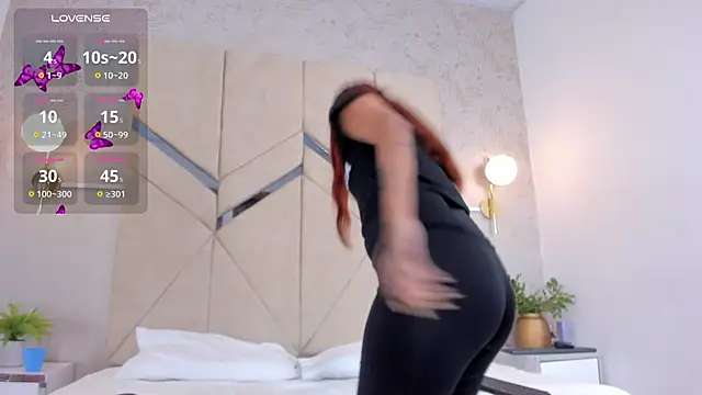 LiaVelez online show from 09.25.25