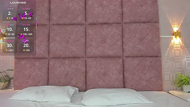 LiaVelez online show from 04.11.26