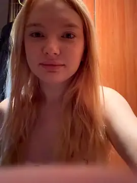 Snapshot of AmmyHot chatting on 10.27.25 AmmyHot online show from 10.27.25