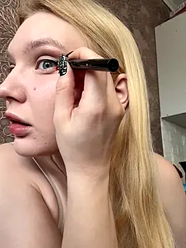 Snapshot of AmmyHot chatting on 10.31.25 AmmyHot online show from 10.31.25