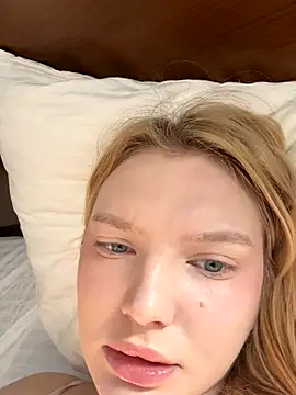 Snapshot of AmmyHot chatting on 11.15.25 AmmyHot online show from 11.15.25