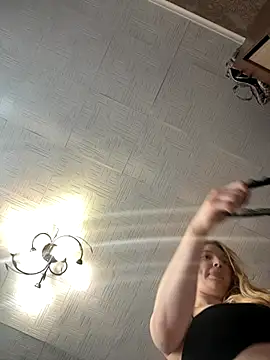 Snapshot of AmmyHot chatting on 11.21.25 AmmyHot online show from 11.21.25