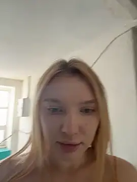 Snapshot of AmmyHot chatting on 11.25.25 AmmyHot online show from 11.25.25