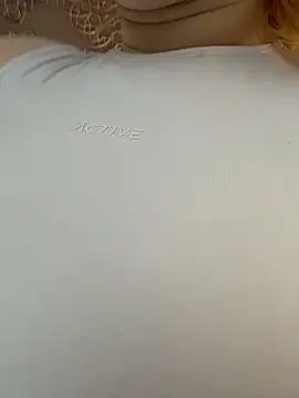 Snapshot of AmmyHot chatting on 11.26.25 AmmyHot online show from 11.26.25