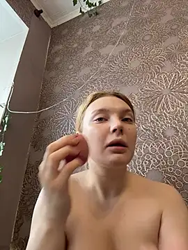 Snapshot of AmmyHot chatting on 12.14.25 AmmyHot online show from 12.14.25