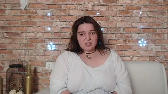 Amelia Kiss  online show from 01.20.25