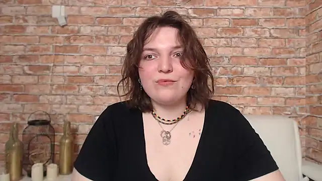 Amelia Kiss  online show from 02.18.25