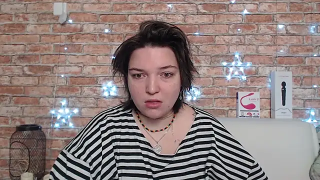 Amelia Kiss  online show from 09.24.25