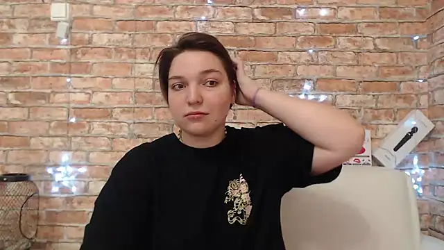 Amelia Kiss  online show from 12.20.25