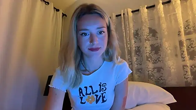 SirenaBelle online show from 12.21.25