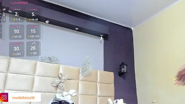 Snapshot of Kima1_ chatting on 02.01.25 Kima1 online show from 02.01.25