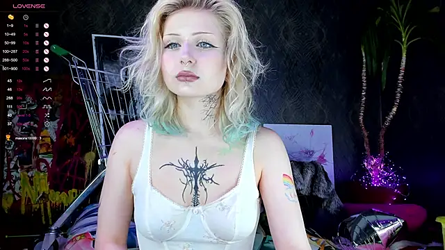 Snapshot of little_grinch666 chatting on 01.25.25 little grinch666 online show from 01.25.25