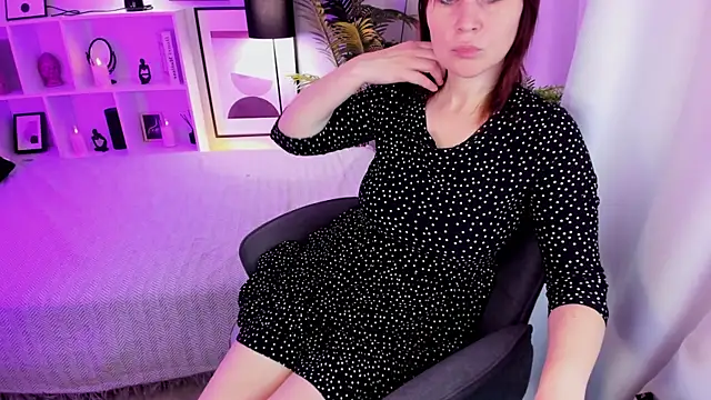 ZoeEast online show from 11.05.25