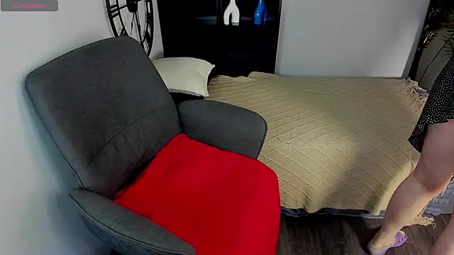 ZoeEast online show from 11.26.25