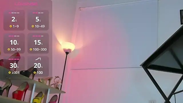 Snapshot of violettastrada chatting on 12.13.24 violettastrada online show from 12.13.24