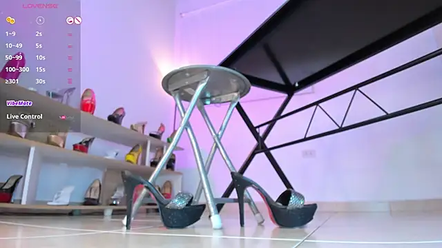 Snapshot of violettastrada chatting on 01.09.25 violettastrada online show from 01.09.25