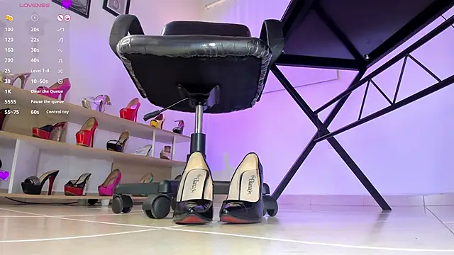 Snapshot of violettastrada chatting on 02.08.25 violettastrada online show from 02.08.25