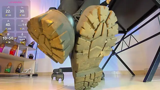 Snapshot of violettastrada chatting on 02.17.25 violettastrada online show from 02.17.25