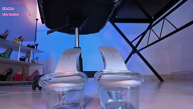 Snapshot of violettastrada chatting on 03.08.25 violettastrada online show from 03.08.25