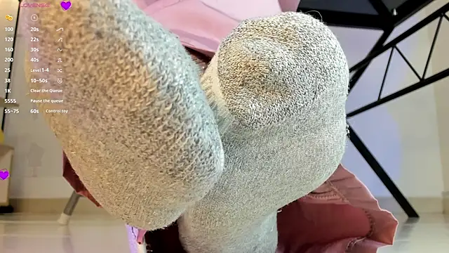 Snapshot of violettastrada chatting on 03.17.25 violettastrada online show from 03.17.25