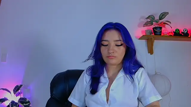 Snapshot of vayolett01_dakotta chatting on 10.21.25 vayolett01 dakotta online show from 10.21.25