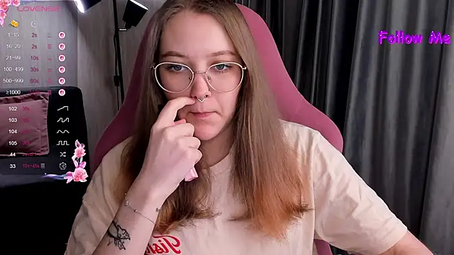 Snapshot of bunny_bubble chatting on 10.23.25 bunny bubble online show from 10.23.25