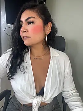 Juli Walker online show from 05.04.26