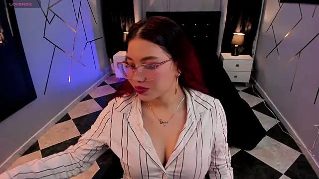 Snapshot of kyliejenner_hot chatting on 01.24.25 kyliejenner hot online show from 01.24.25