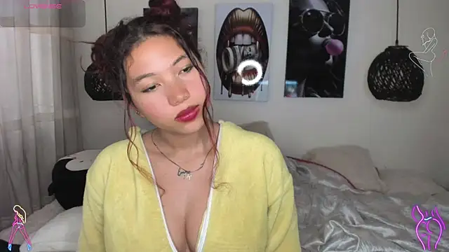 Snapshot of kyliejenner_hot chatting on 02.16.25 kyliejenner hot online show from 02.16.25