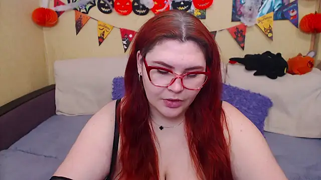 Snapshot of JuliaKeln chatting on 10.25.25 JuliaKeln online show from 10.25.25