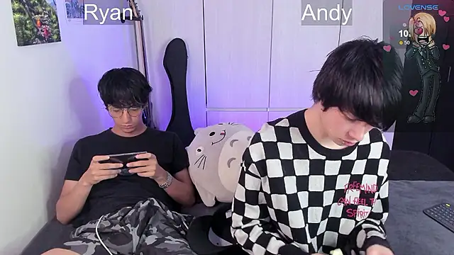 Snapshot of Aventure_Twinks chatting on 12.08.24 Aventure Twinks online show from 12.08.24