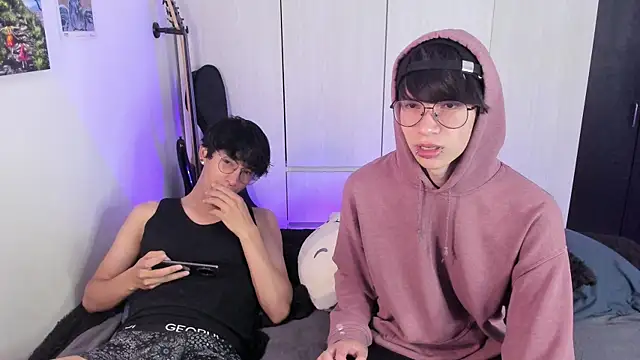 Snapshot of Aventure_Twinks chatting on 12.12.24 Aventure Twinks online show from 12.12.24