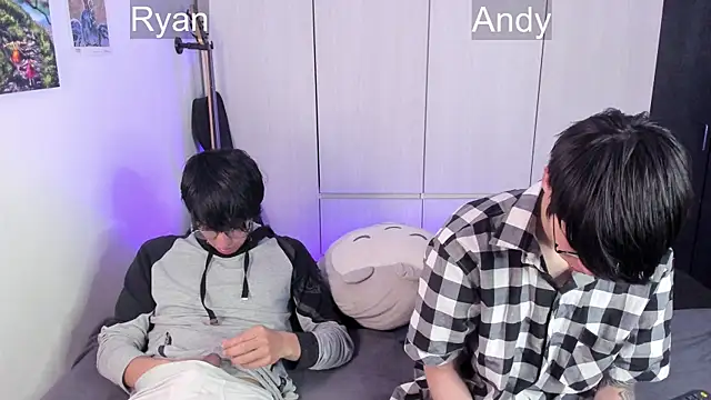 Snapshot of Aventure_Twinks chatting on 12.18.24 Aventure Twinks online show from 12.18.24