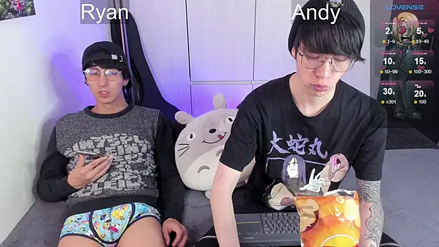 Snapshot of Aventure_Twinks chatting on 12.28.24 Aventure Twinks online show from 12.28.24