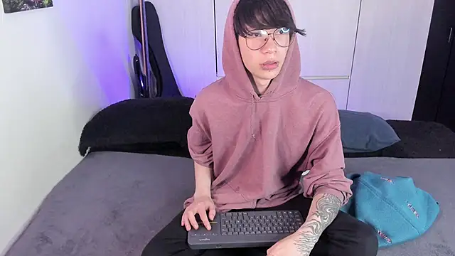 Snapshot of Aventure_Twinks chatting on 01.08.25 Aventure Twinks online show from 01.08.25