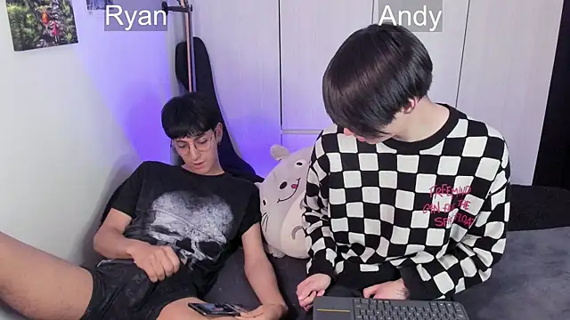 Snapshot of Aventure_Twinks chatting on 01.11.25 Aventure Twinks online show from 01.11.25