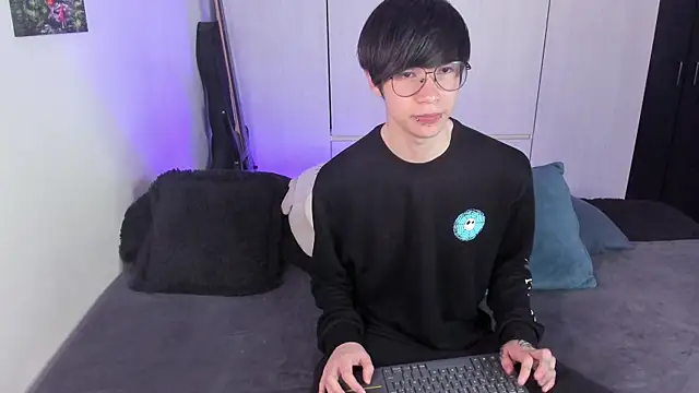 Snapshot of Aventure_Twinks chatting on 01.25.25 Aventure Twinks online show from 01.25.25