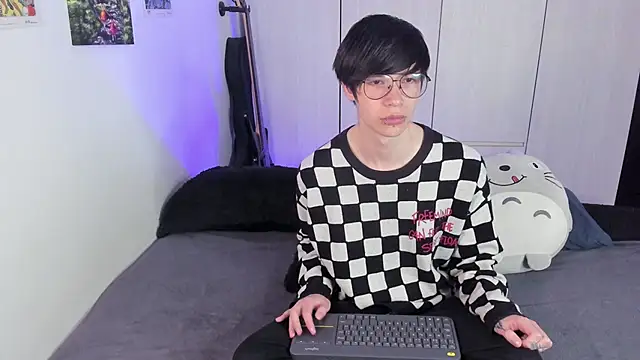 Snapshot of Aventure_Twinks chatting on 01.28.25 Aventure Twinks online show from 01.28.25