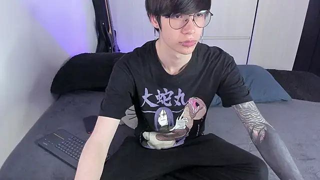 Snapshot of Aventure_Twinks chatting on 02.02.25 Aventure Twinks online show from 02.02.25